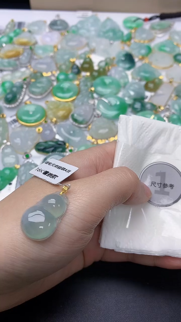 颈饰18K金镶嵌翡翠天然缅甸A货百元以上9元证书费自理
