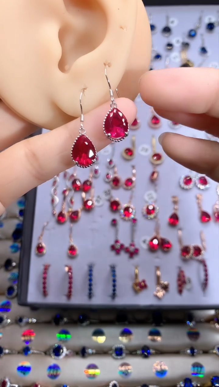 【闪购商品】红宝石耳饰银S925镶嵌银色