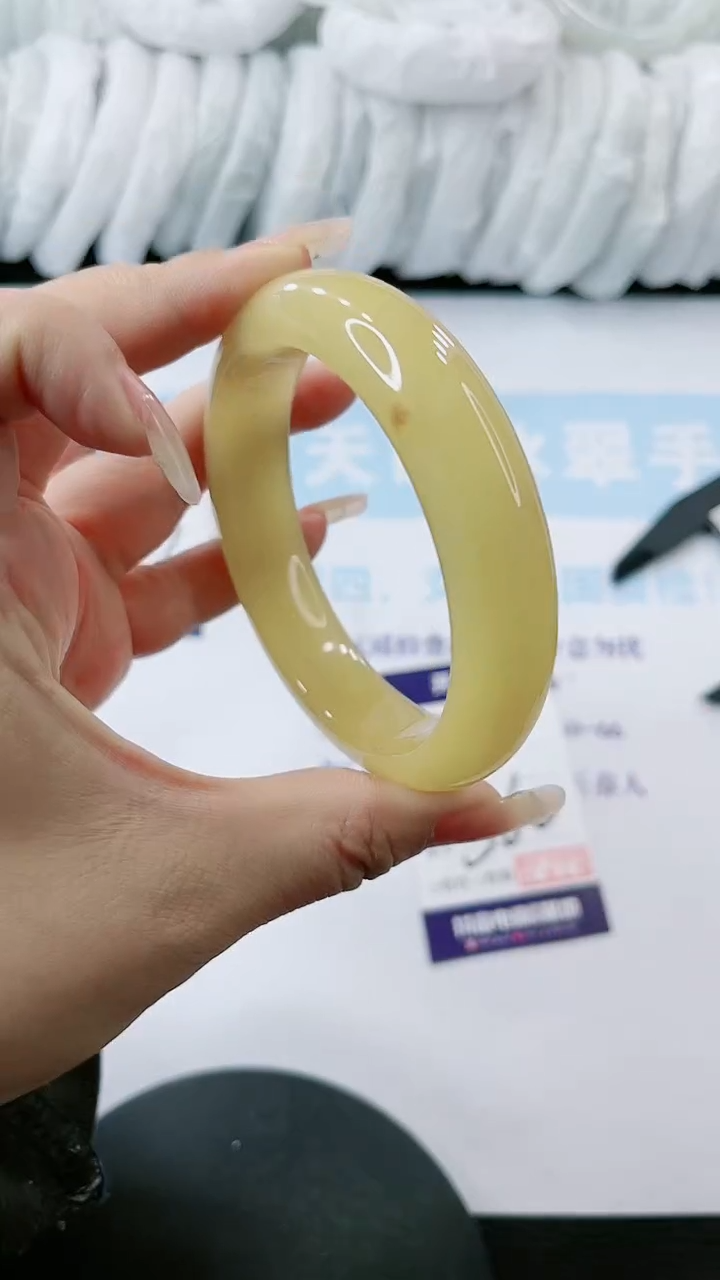 【闪购商品】石英质玉手镯未镶嵌多样性发货S60