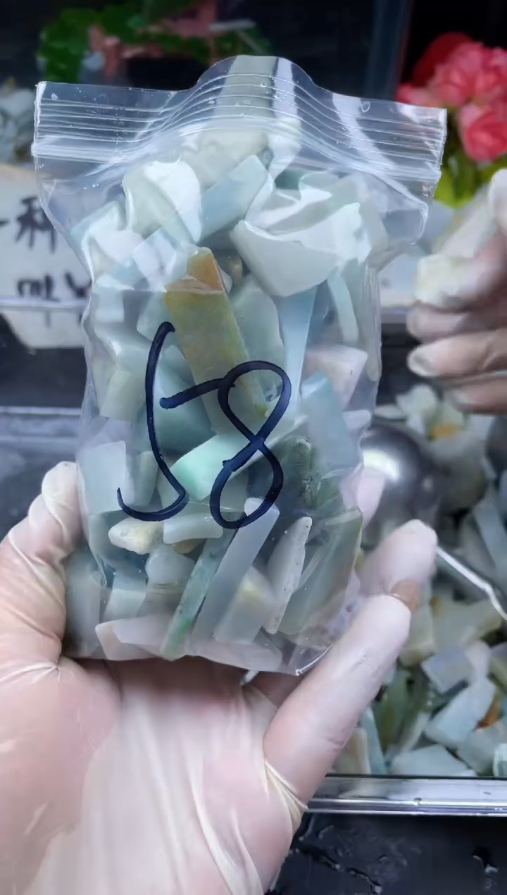 【闪购商品】翡翠颈饰未镶嵌天然翡翠边角中号500克58