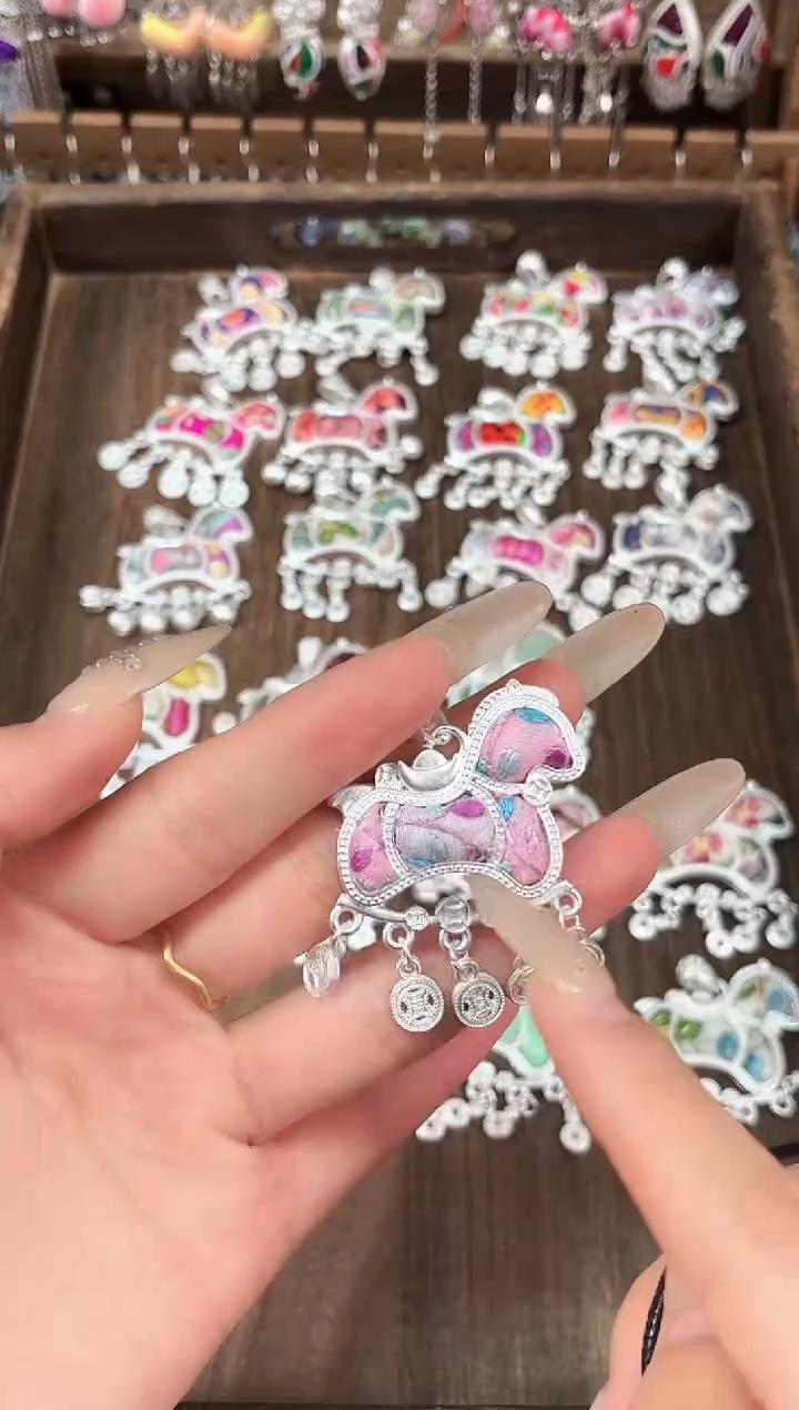 织绣橙****?民族风非遗老绣苗银饰品677