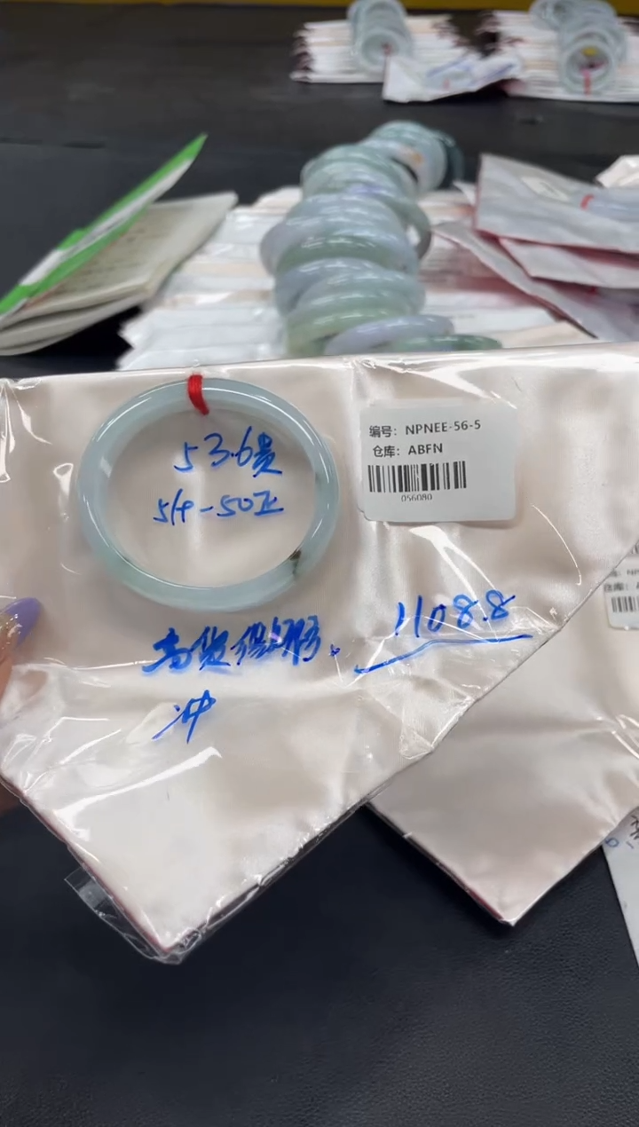 未镶嵌手镯翡翠翡翠手镯