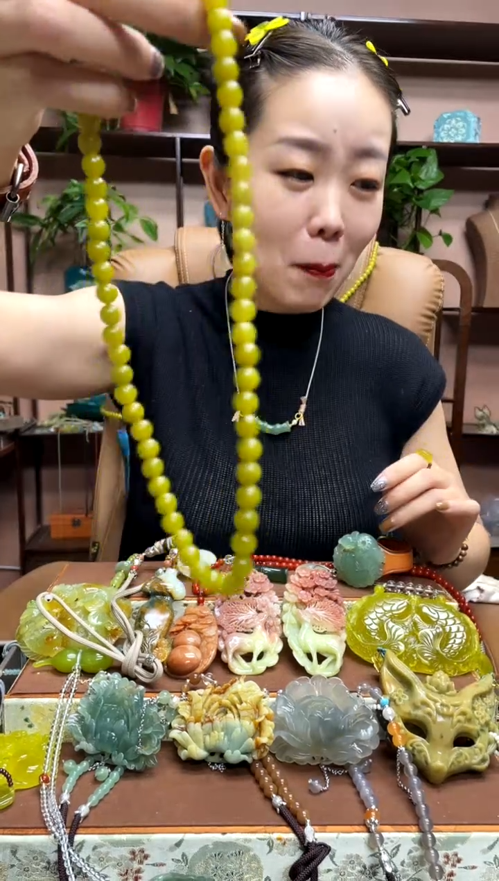 未镶嵌岫玉吊坠多样性发货发其中之一