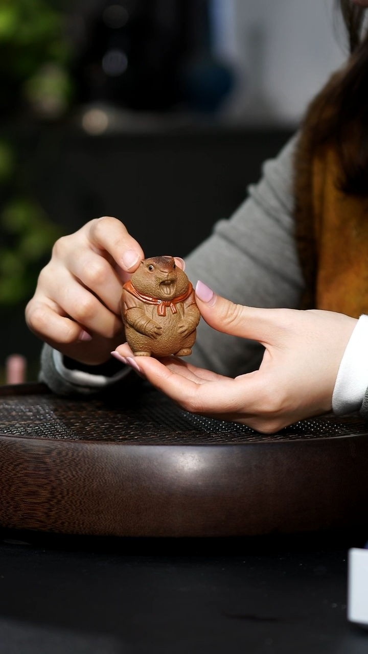 紫砂段泥尖叫土拨鼠茶宠摆件
