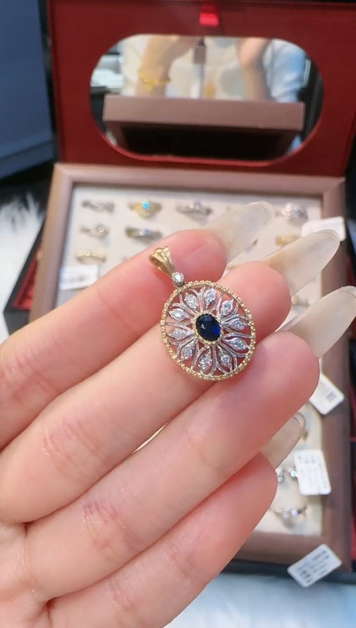 【闪购商品】蓝宝石吊坠(不含链)18K金镶嵌蓝宝镂空太阳花吊坠
