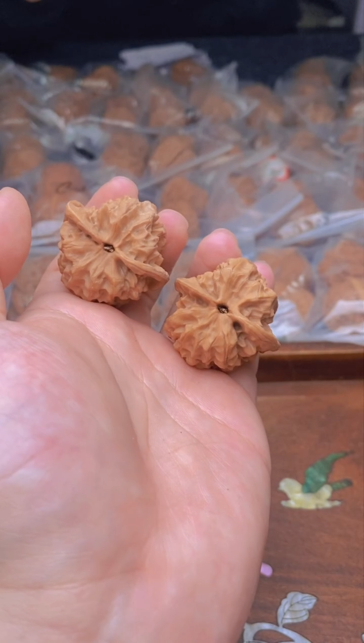 【闪购商品】文玩核桃把件G179号36尺磐石