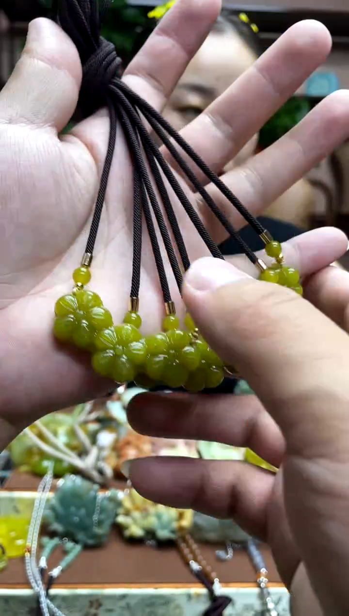 未镶嵌岫玉吊坠多样性发货发其中之一