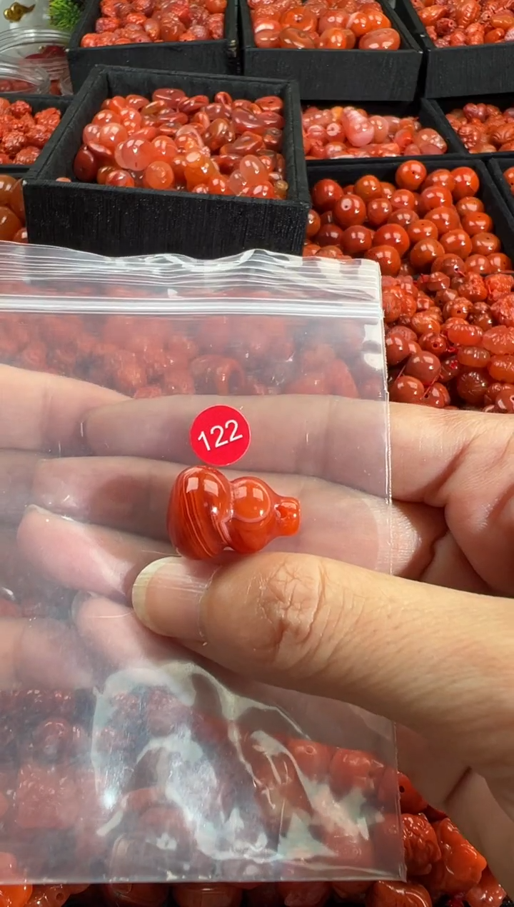 南红玛瑙未镶嵌颈饰1