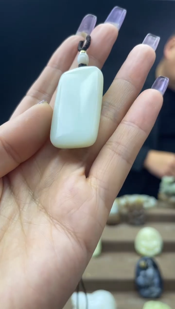 颈饰未镶嵌和田玉1