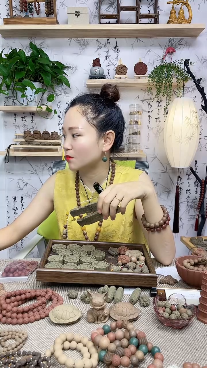 泥塑香身芄大古琴大瑕