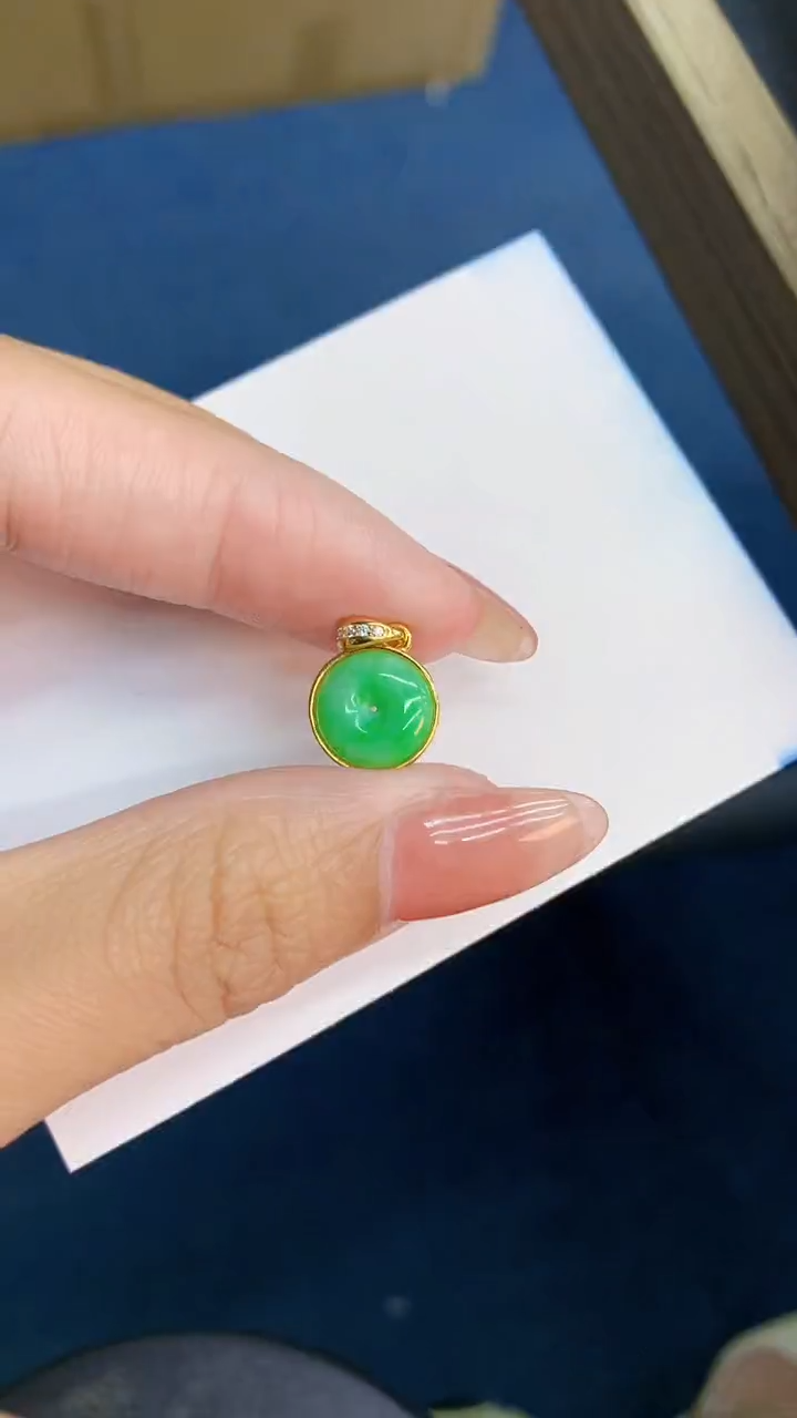 翡翠未镶嵌颈饰           1