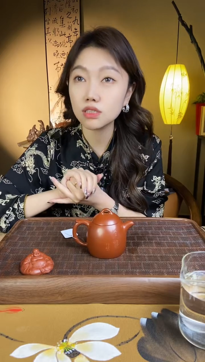 【闪购商品】紫砂茶壶周素华大红袍山水秦权