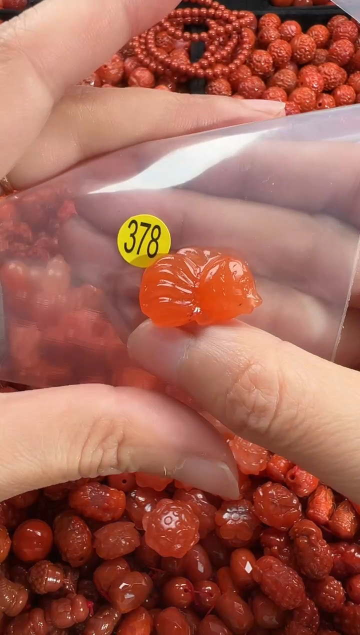 颈饰未镶嵌南红玛瑙1