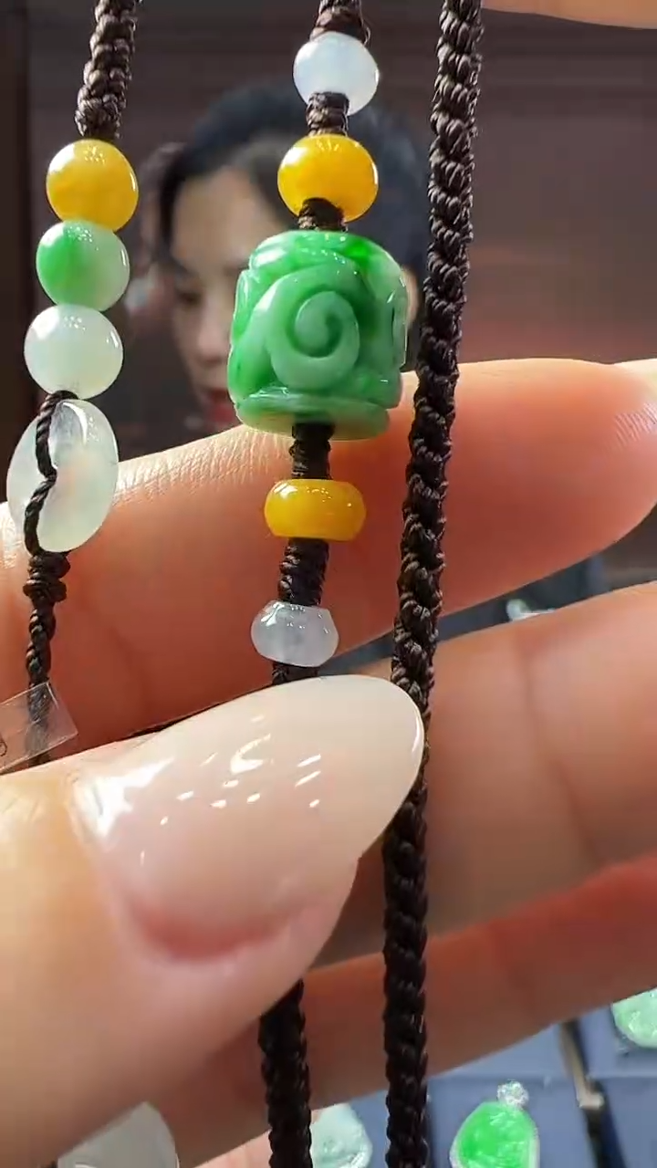 未镶嵌挂件翡翠美背