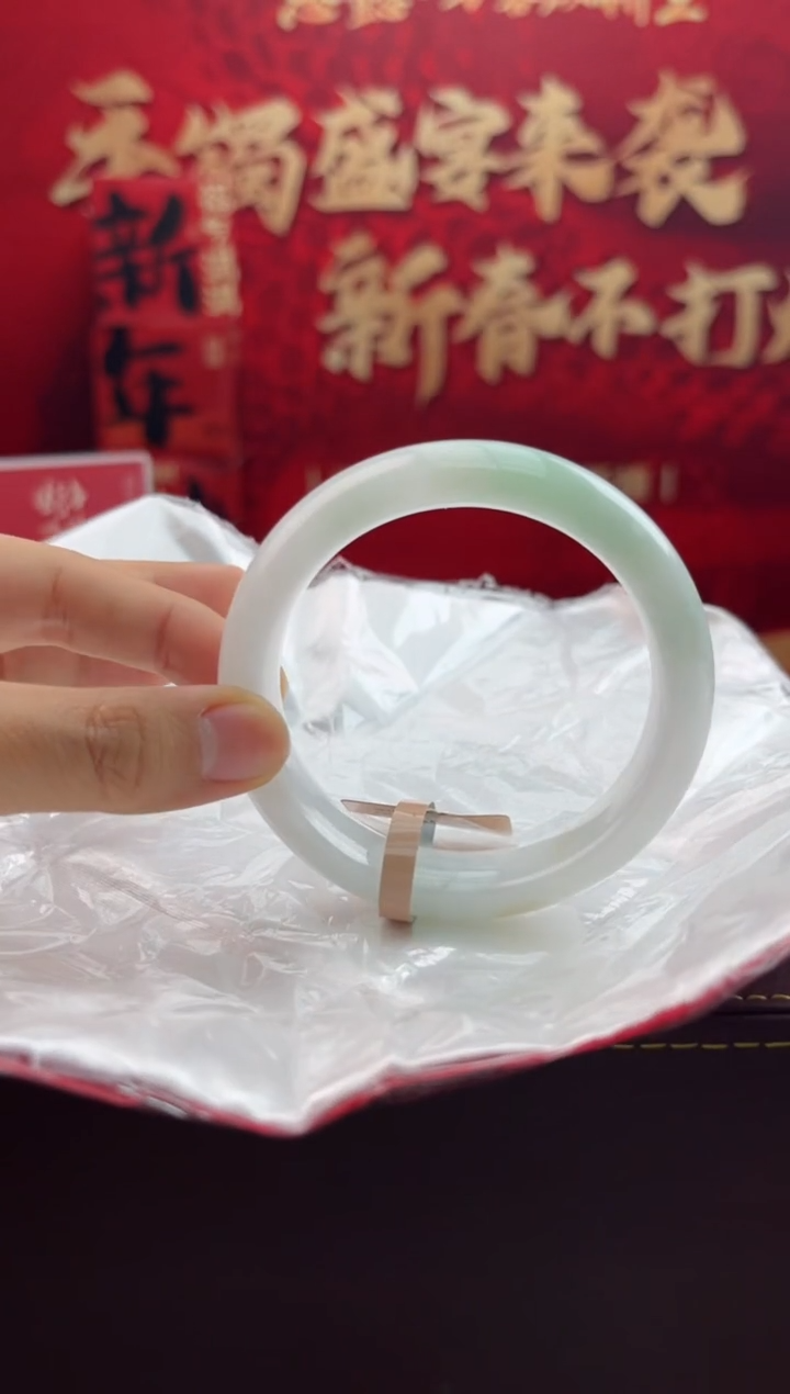 【闪购商品】翡翠手镯未镶嵌9翡翠手镯（微瑕）