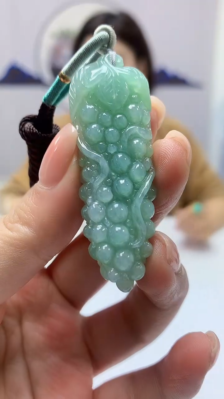 【闪购商品】定制翡翠未镶嵌4829ms-毛货挂件葡萄95