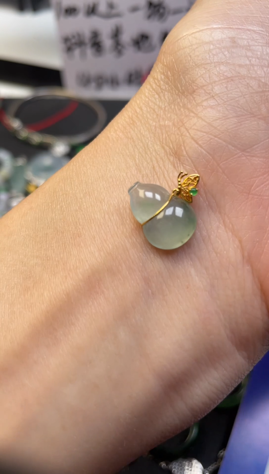 翡翠18K金镶嵌颈饰葫芦