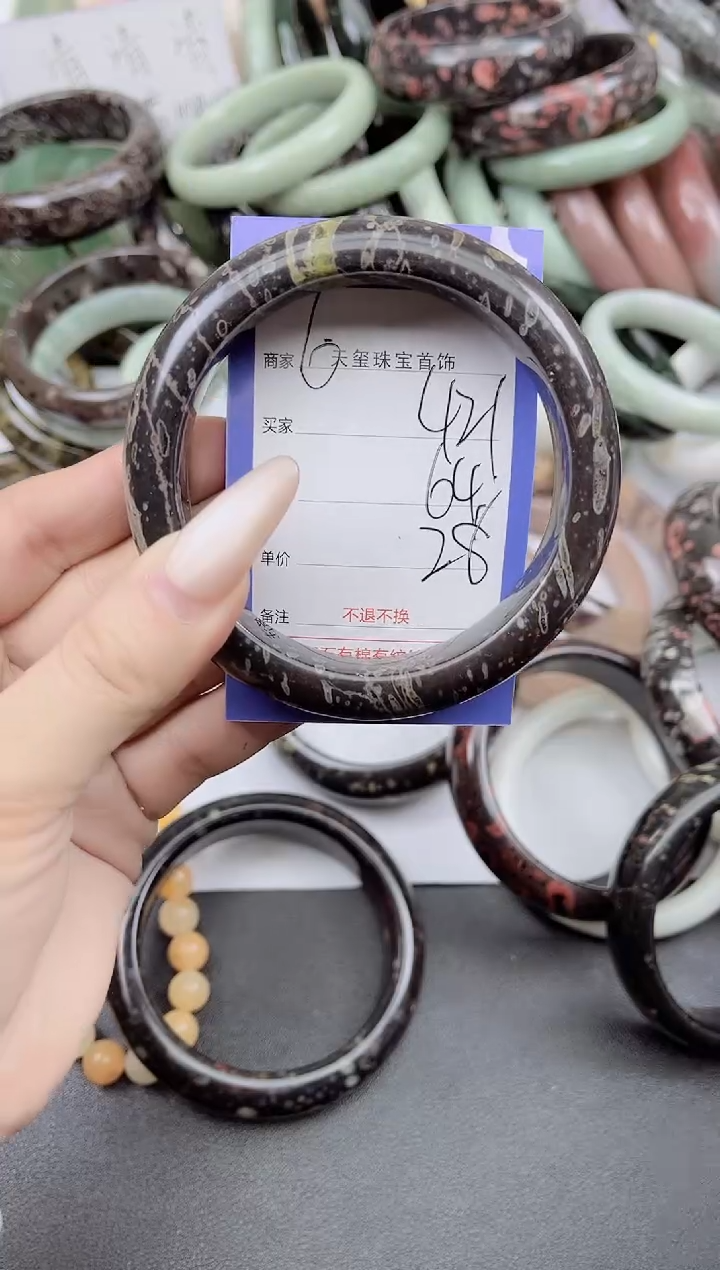 未镶嵌手镯石英质玉421