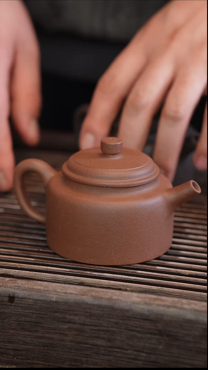 茶壶紫砂德中 紫泥 半手工 160cc 【出水不好