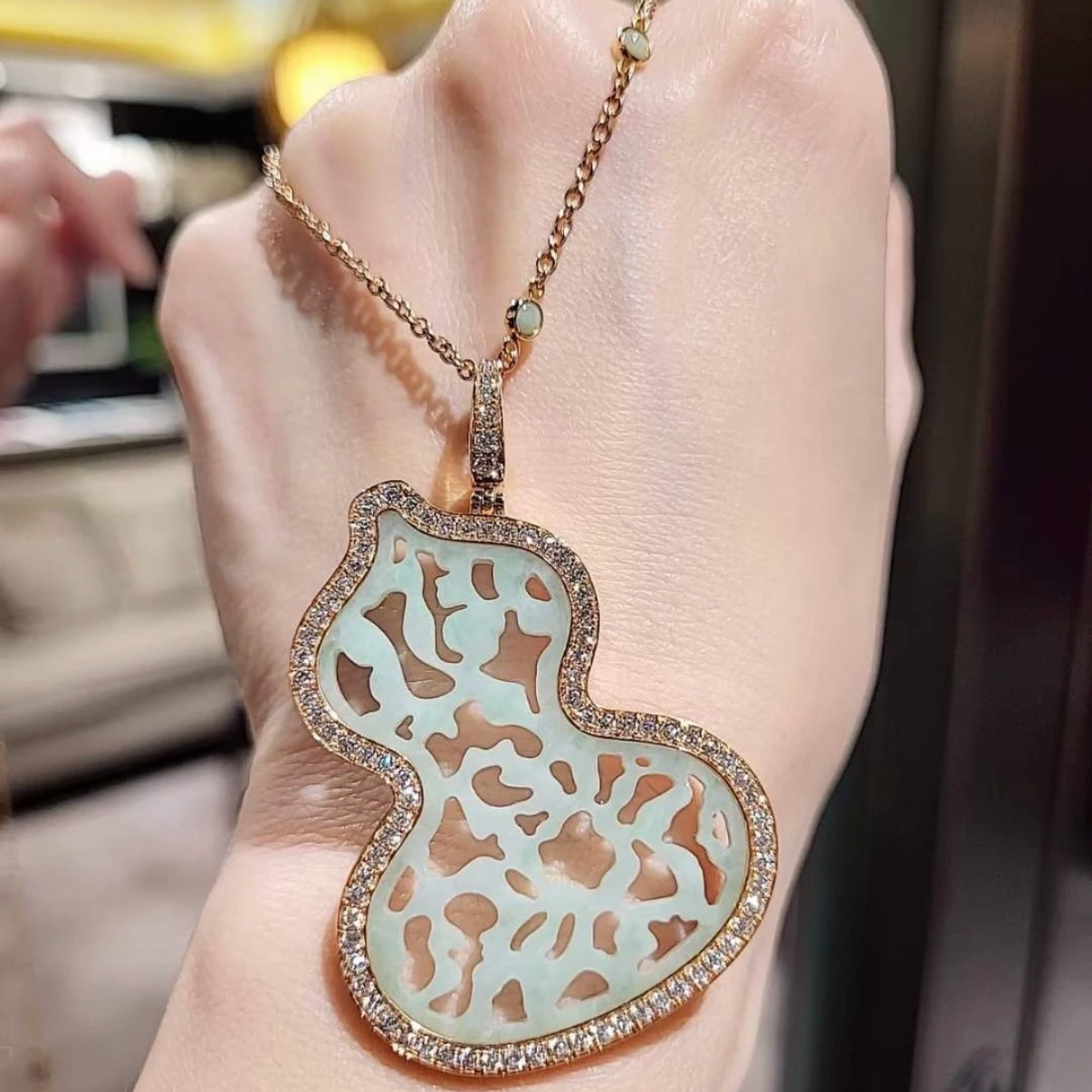 未使用 Qeelin  小花6珊 白贝母 大号花丝葫芦 镶钻玫瑰金项链