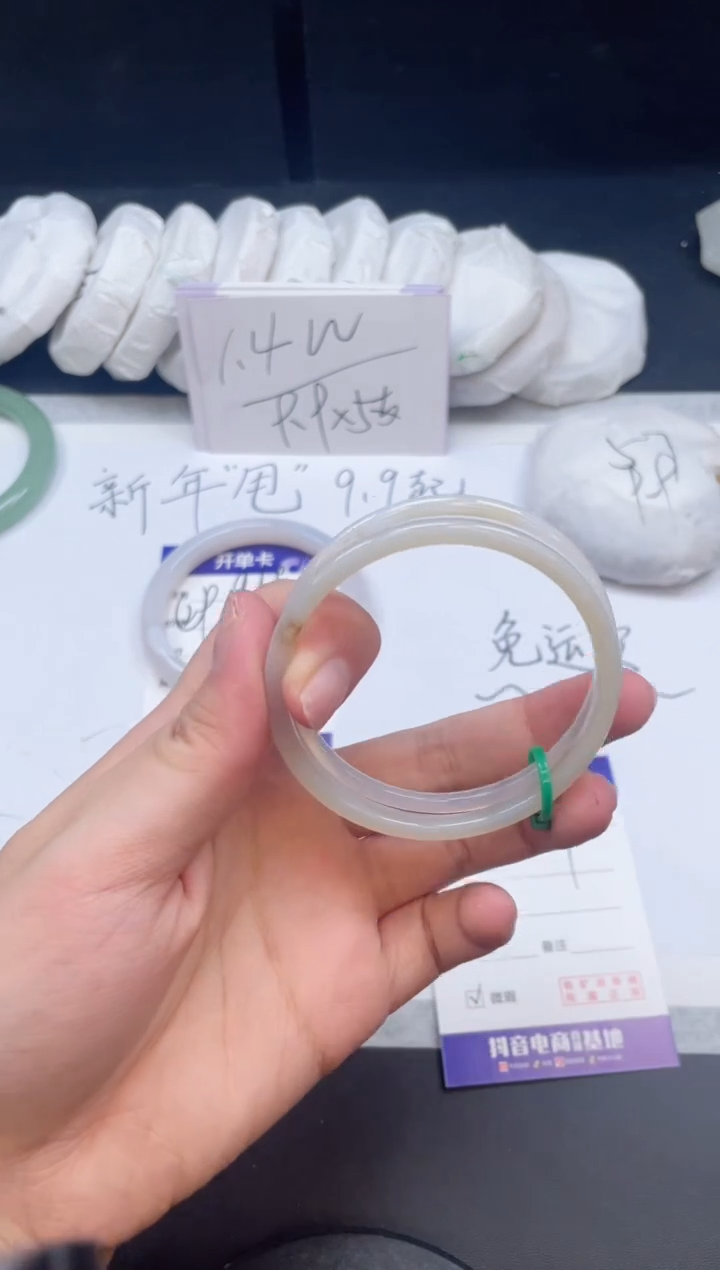 【闪购商品】石英质玉手镯未镶嵌169/54.7