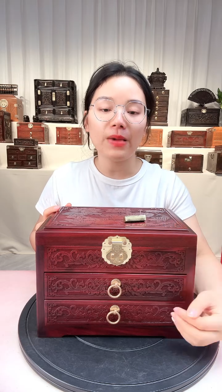 紫檀木类成套家具莲年有余