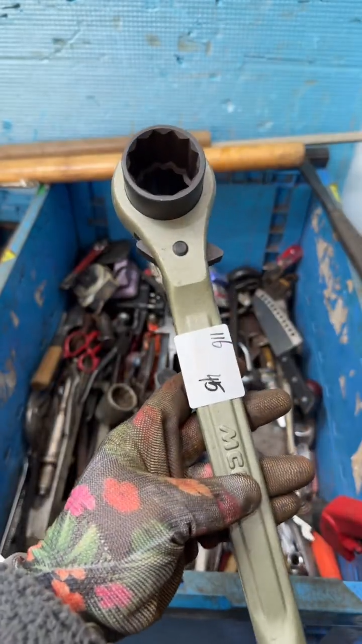 听**人家用五金工具一个