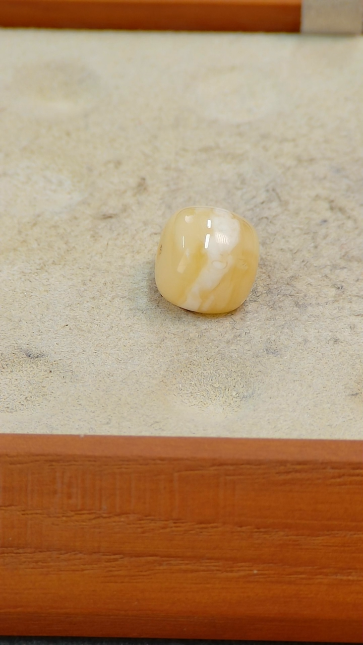 【闪购商品】蜜蜡裸石未镶嵌俄料全品12.5MM1.157克