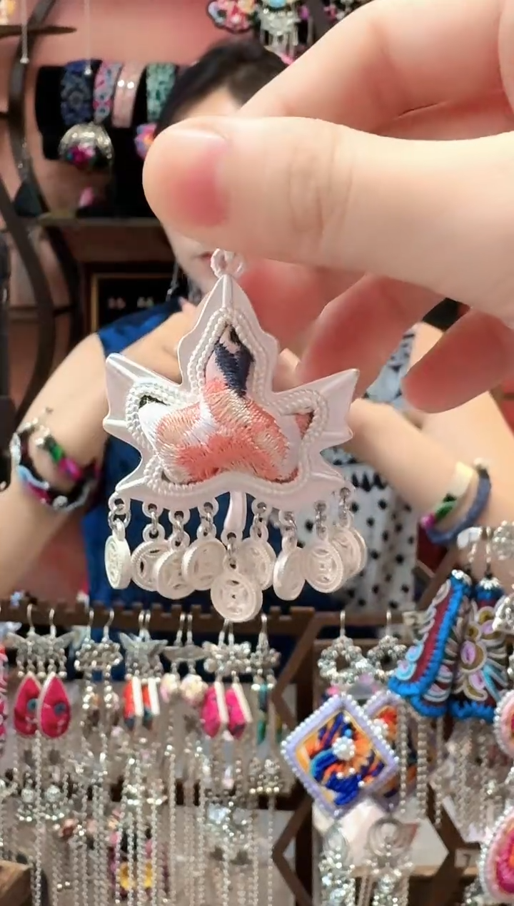 织绣云织谣民族风精美饰品   394