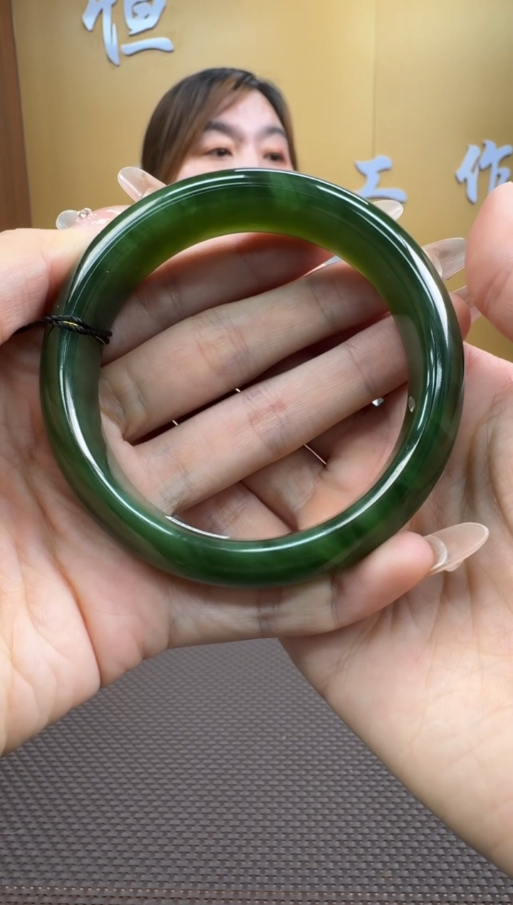 【闪购商品】和田玉手镯未镶嵌59