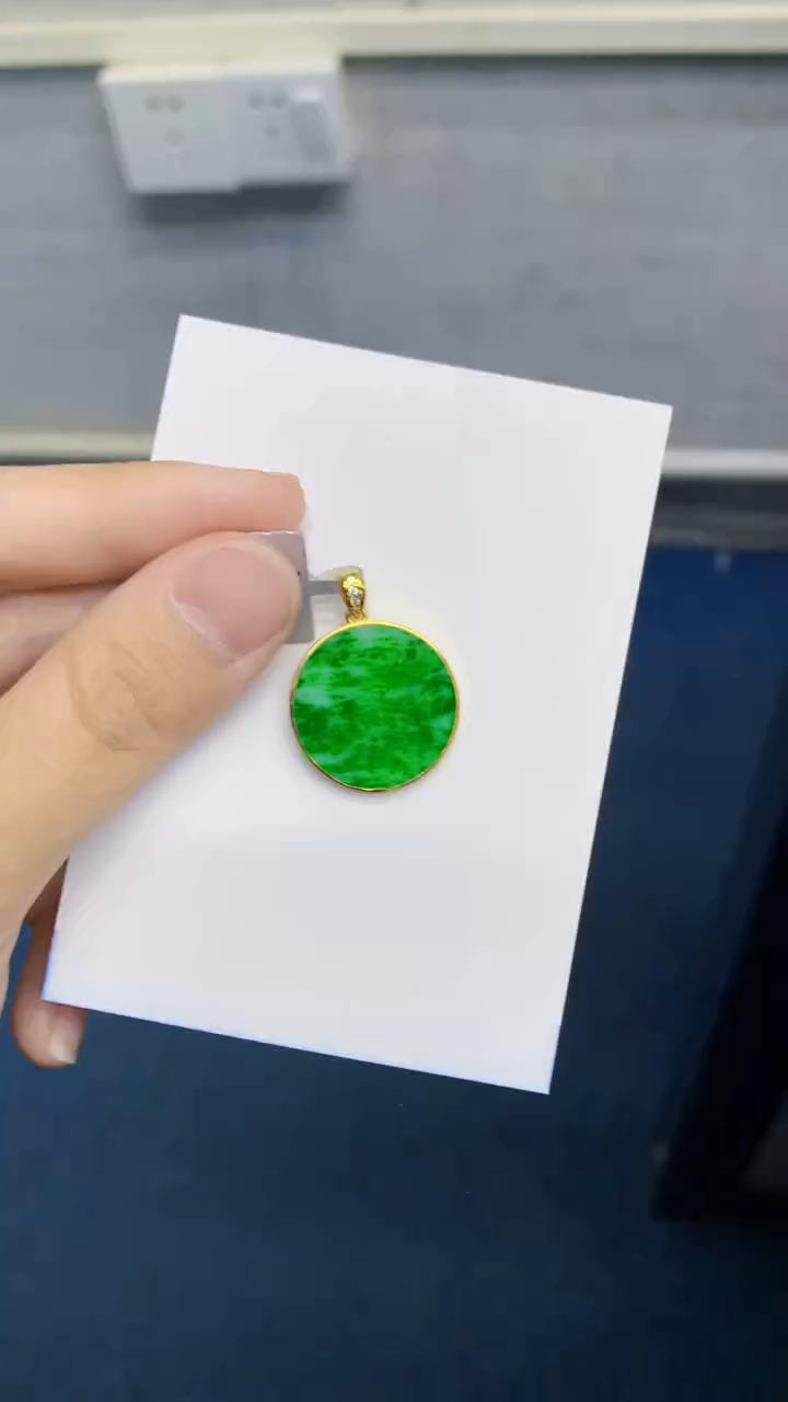 翡翠未镶嵌颈饰             1