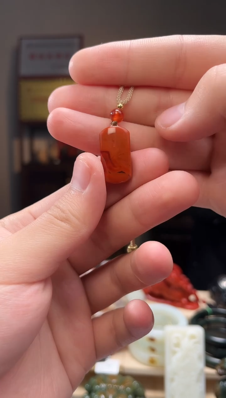 颈饰未镶嵌南红玛瑙吊坠