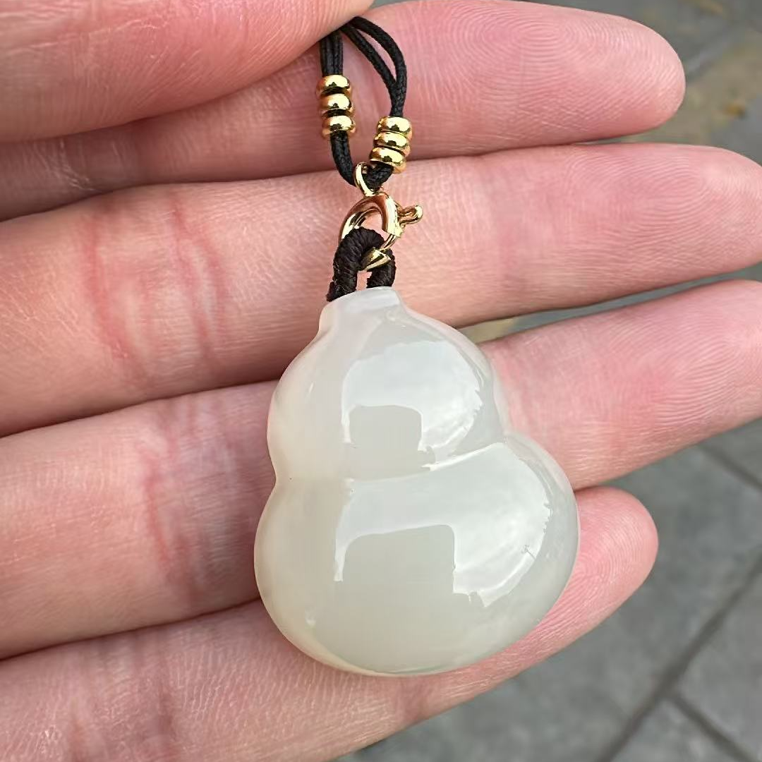 和田玉葫芦吊坠 7.4小王子