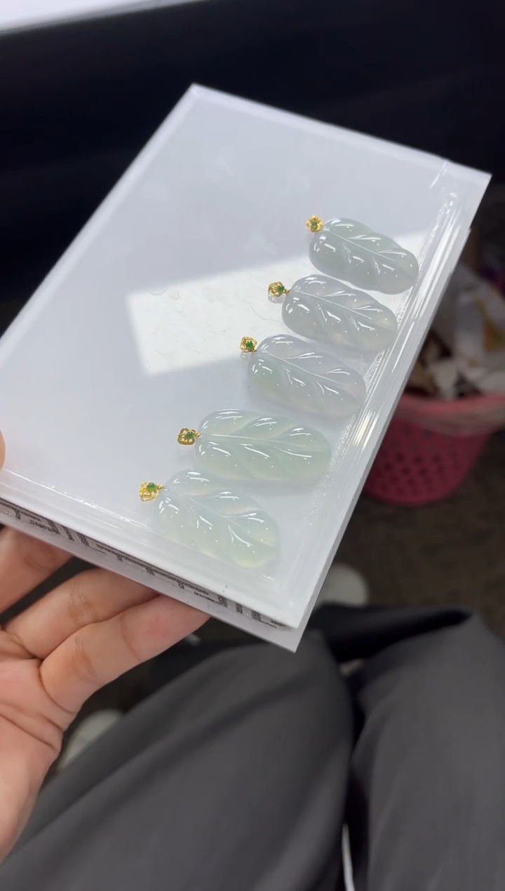 翡翠18K金镶嵌颈饰D264 /多样性发一件/配绳子
