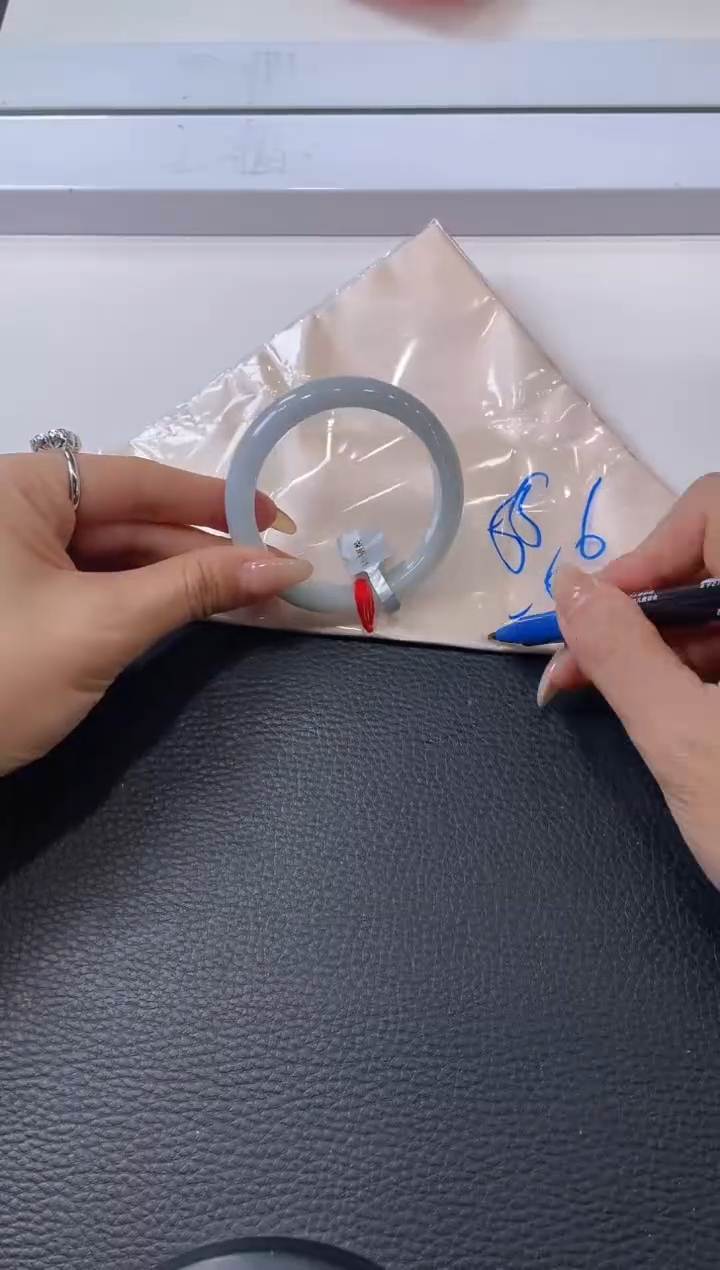 【闪购商品】翡翠手镯未镶嵌手镯