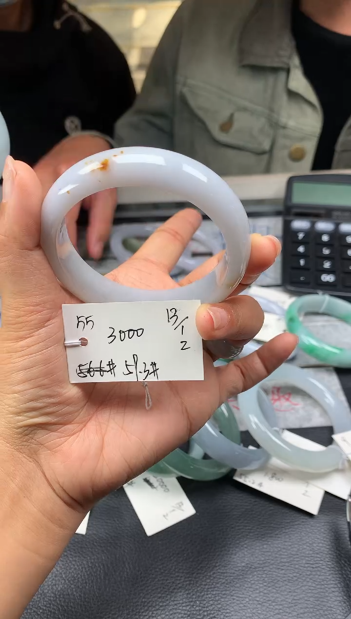 【闪购商品】翡翠手镯未镶嵌55翡翠手镯下单联系小耳机拍一发一