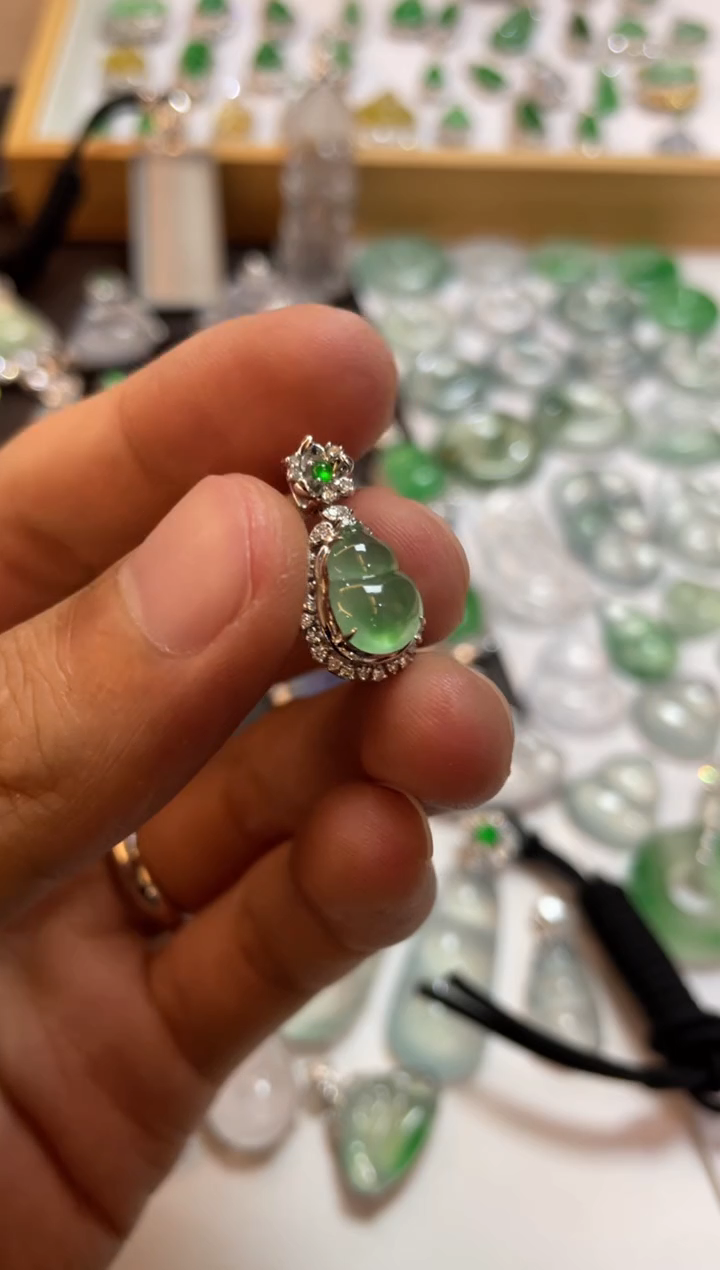 【闪购商品】翡翠吊坠(不含链)18K金镶嵌葫芦