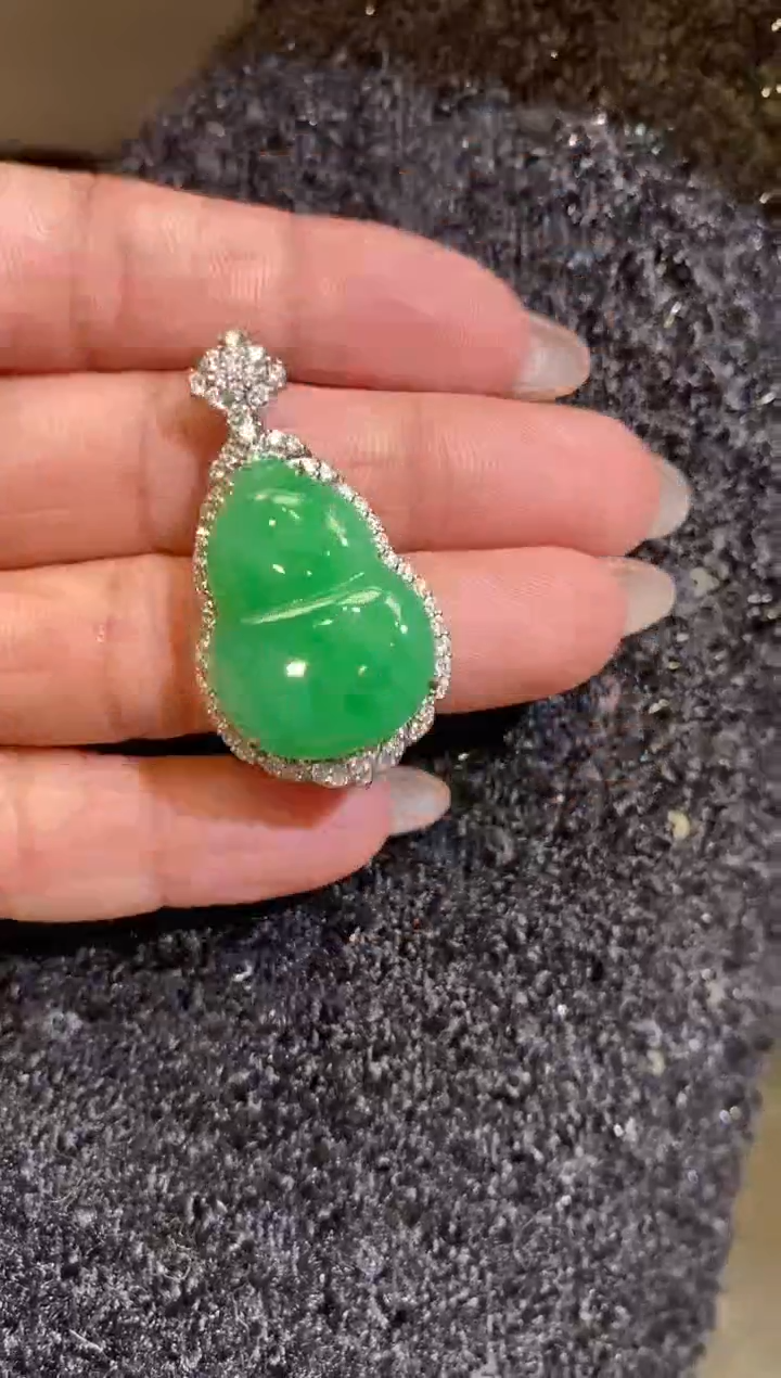吊坠(不含链)18K金镶嵌翡翠葫芦