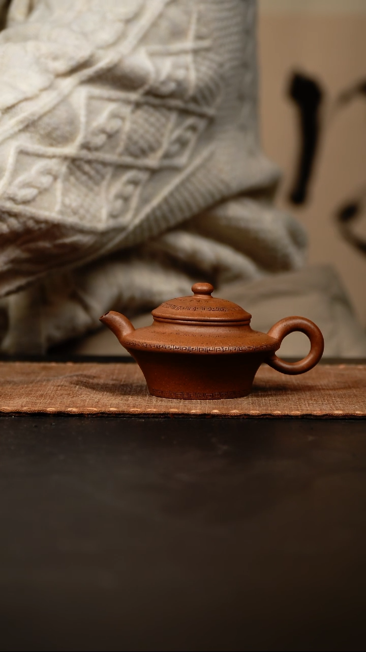 【闪购商品】紫砂茶壶虚扁宫灯壶段泥70cc