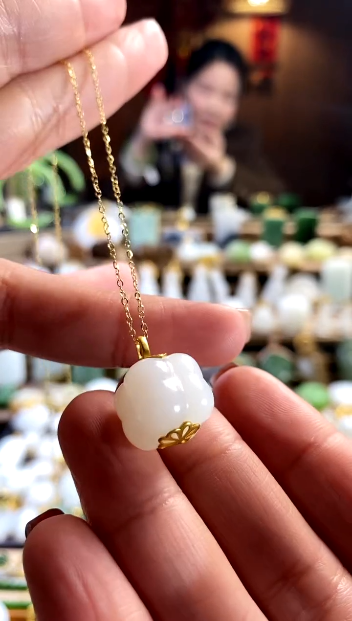 【闪购商品】和田玉吊坠18K金镶嵌。