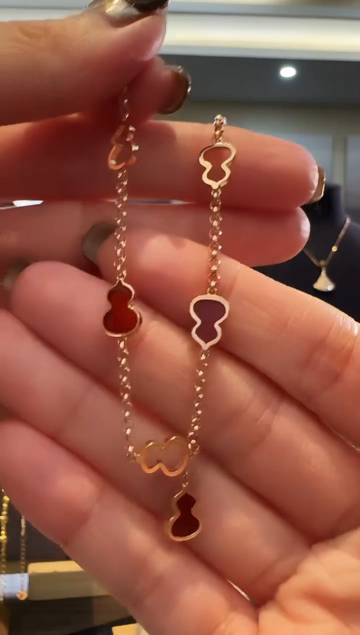 18K金镶嵌定制玛瑙18K金设计款葫芦手链