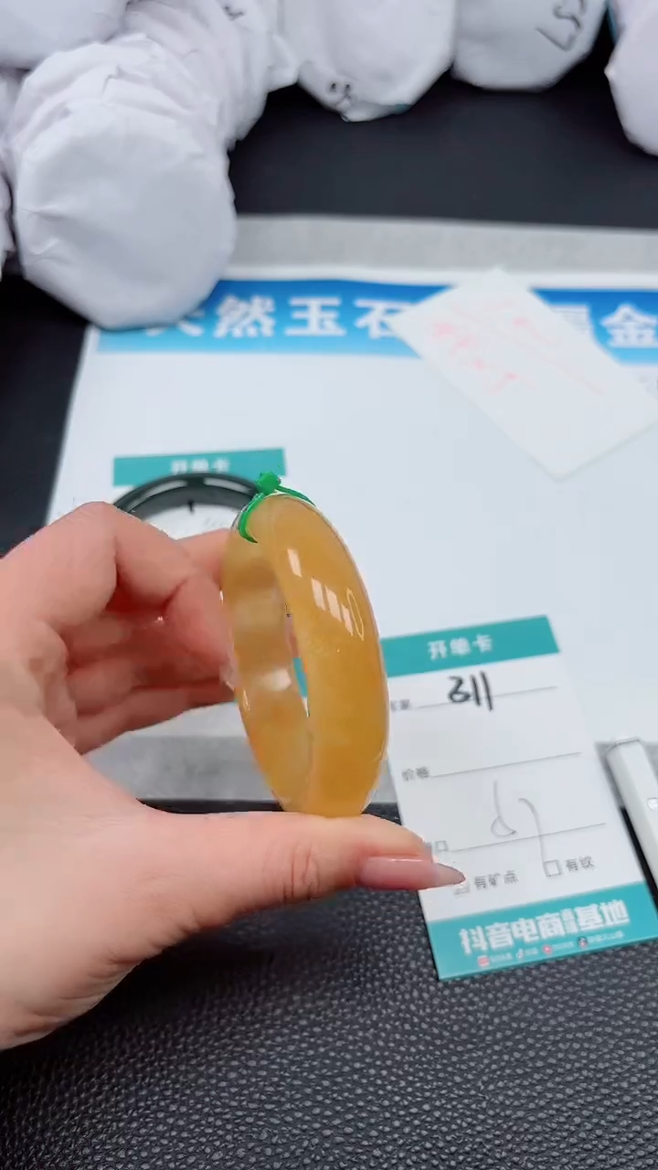 【闪购商品】石英质玉手镯未镶嵌A311