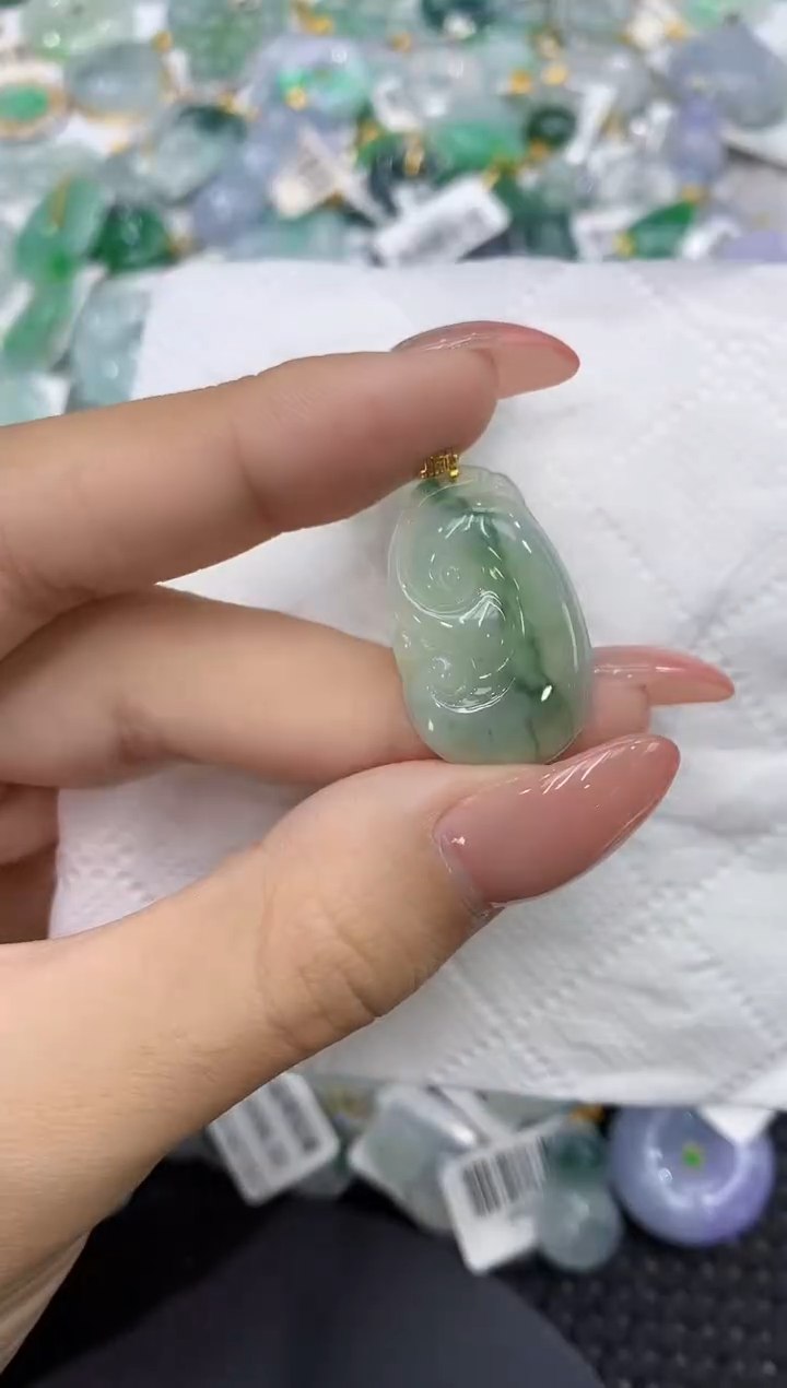 颈饰18K金镶嵌翡翠111111111111