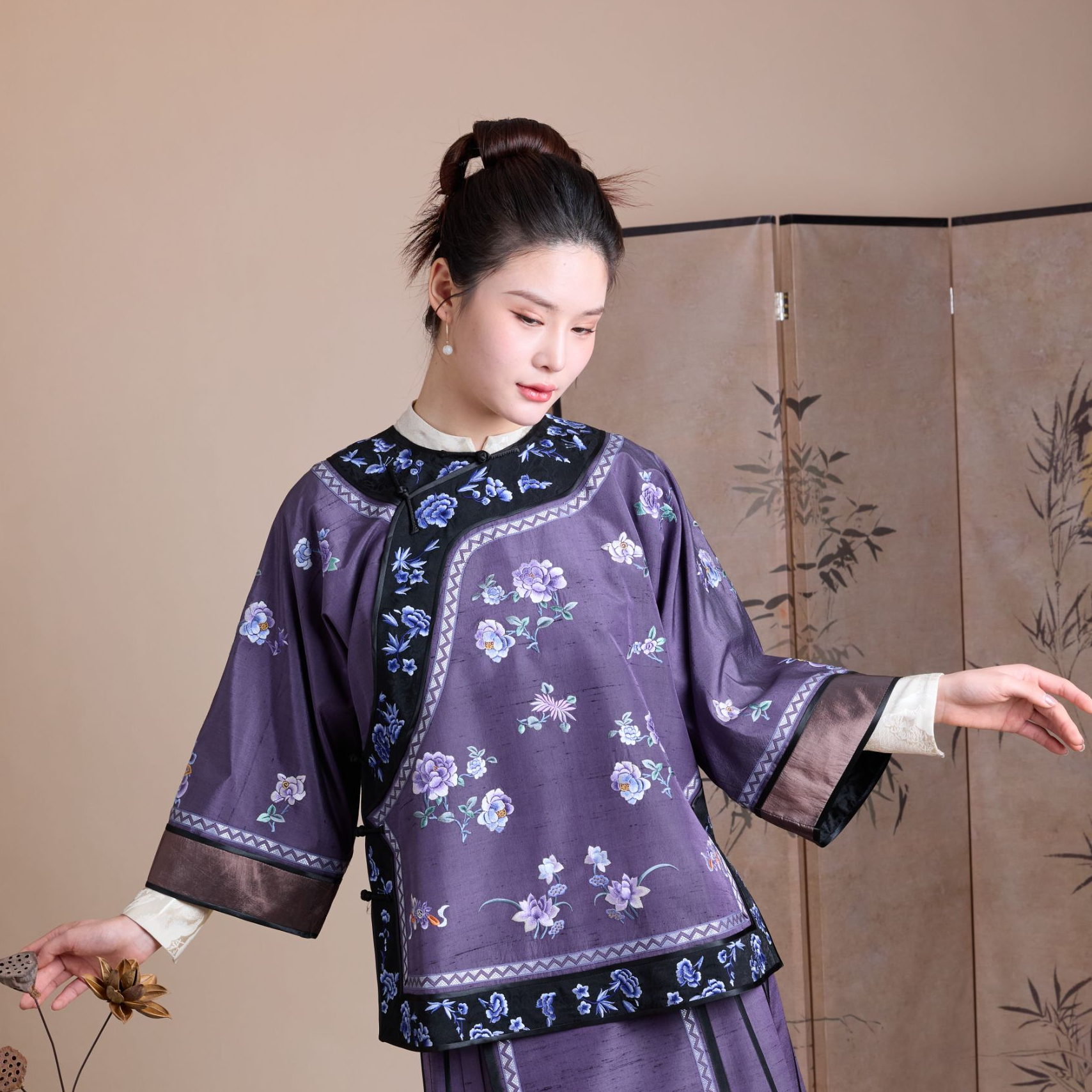格格马面裙-重工刺绣桑蚕丝真丝马面裙套装上衣T33AB021133