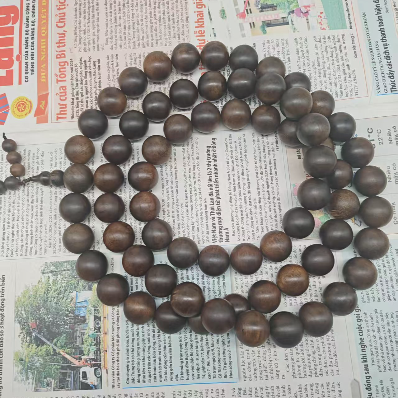 JXE-YY04-E04南非矿化红土沉香多圈手串（多样性发货）