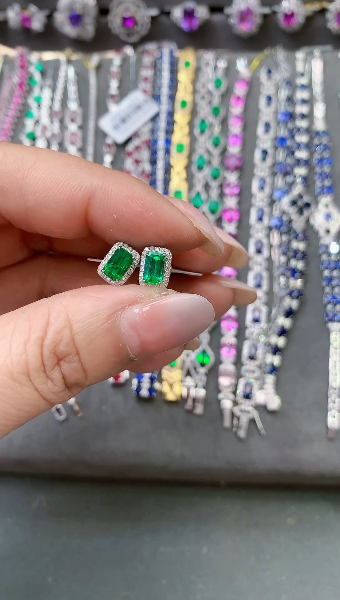 【闪购商品】祖母绿耳饰18K金镶嵌1.26ct