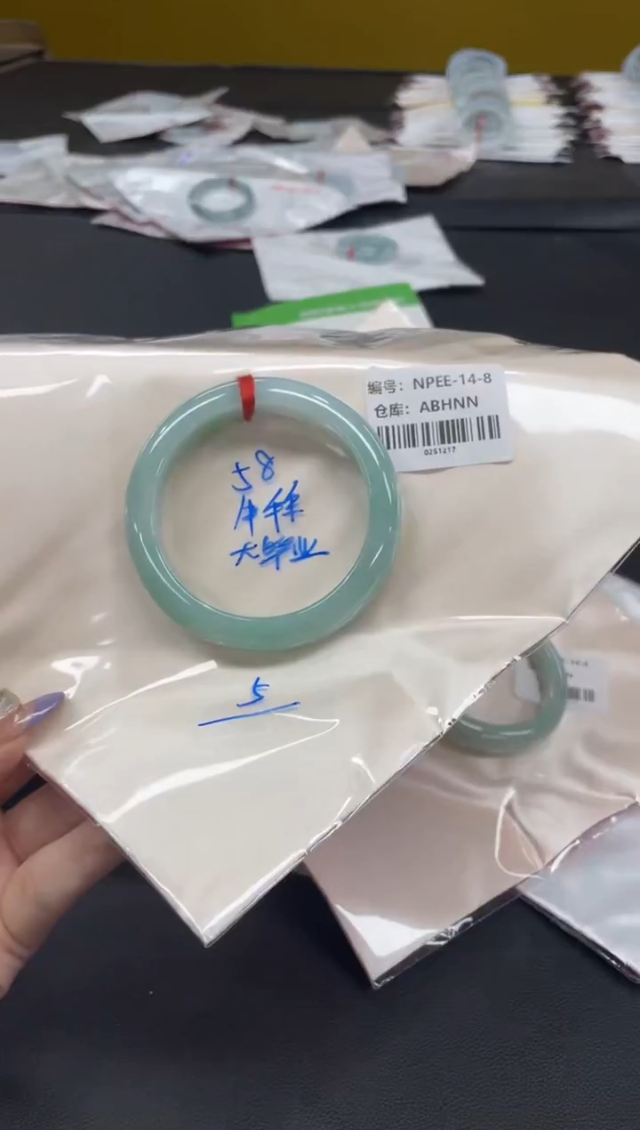 未镶嵌手镯翡翠翡翠手镯