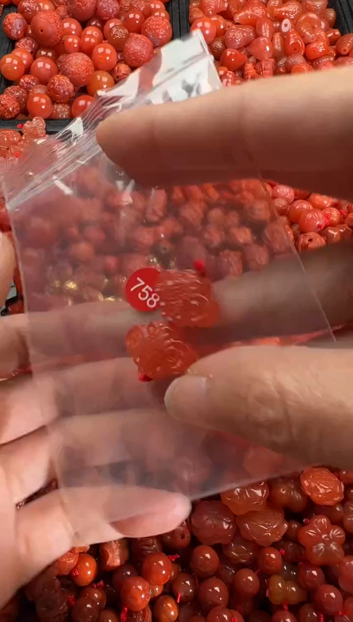 【闪购商品】南红玛瑙颈饰未镶嵌1