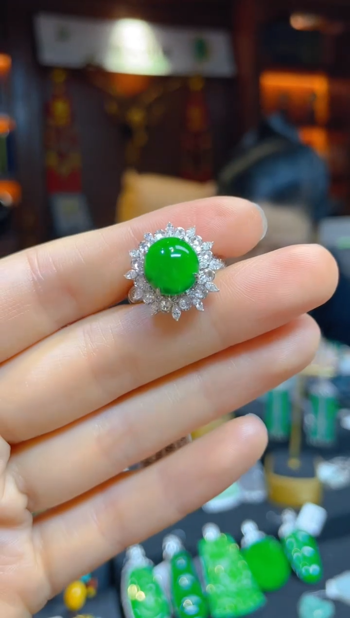 【闪购商品】翡翠戒指18K金镶嵌118574天然A货翡翠戒指