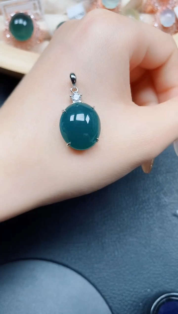 【闪购商品】翡翠吊坠(赠链)银S925镶嵌翡翠